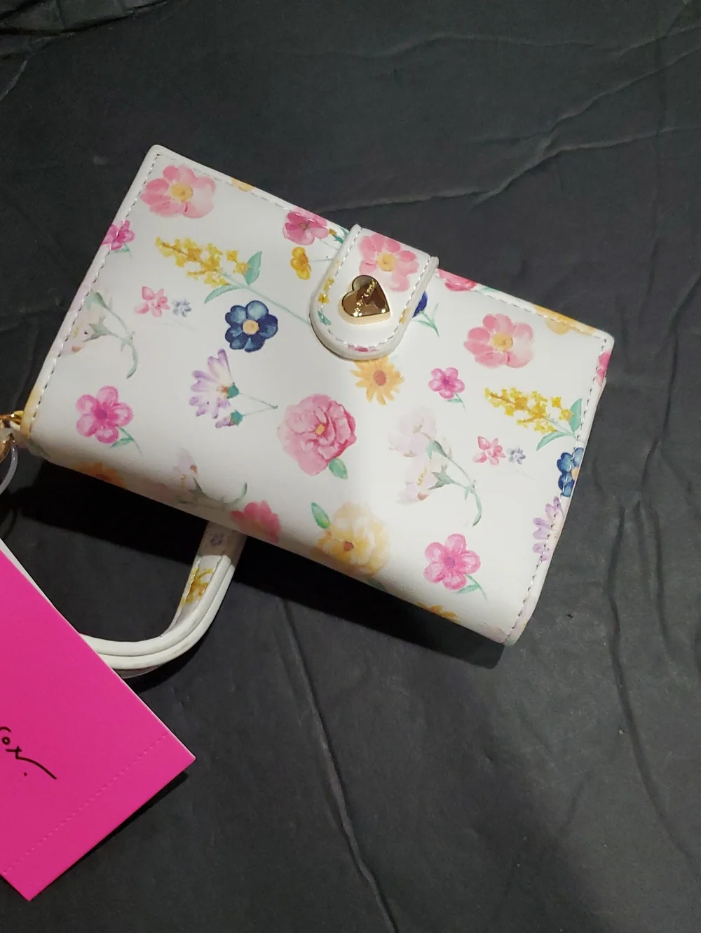 Betsey Johnson xoleah white floral bj103500 trifold‎ wallet brand new